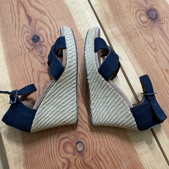 TOMS High Heels. Size 7.5 - gently used - in very great condition. - Picture 2 of 7